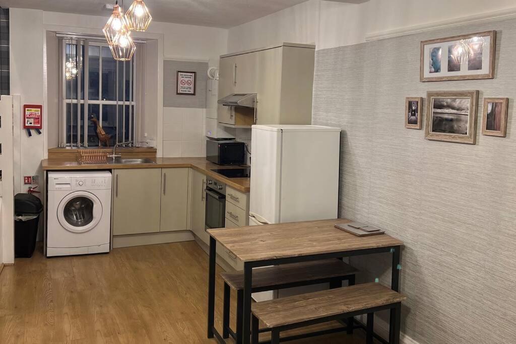 Harris Apartment Montrose Bagian luar foto